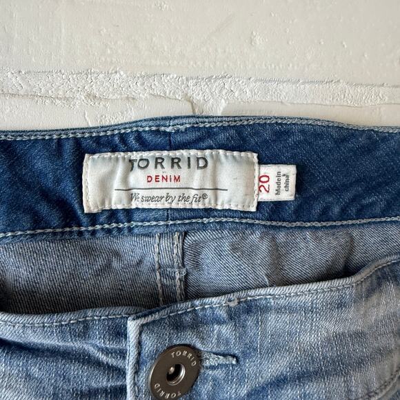 Torrid Women's Distressed Light Blue Denim Jean Long Shorts Size 20 - Picture 3 of 5